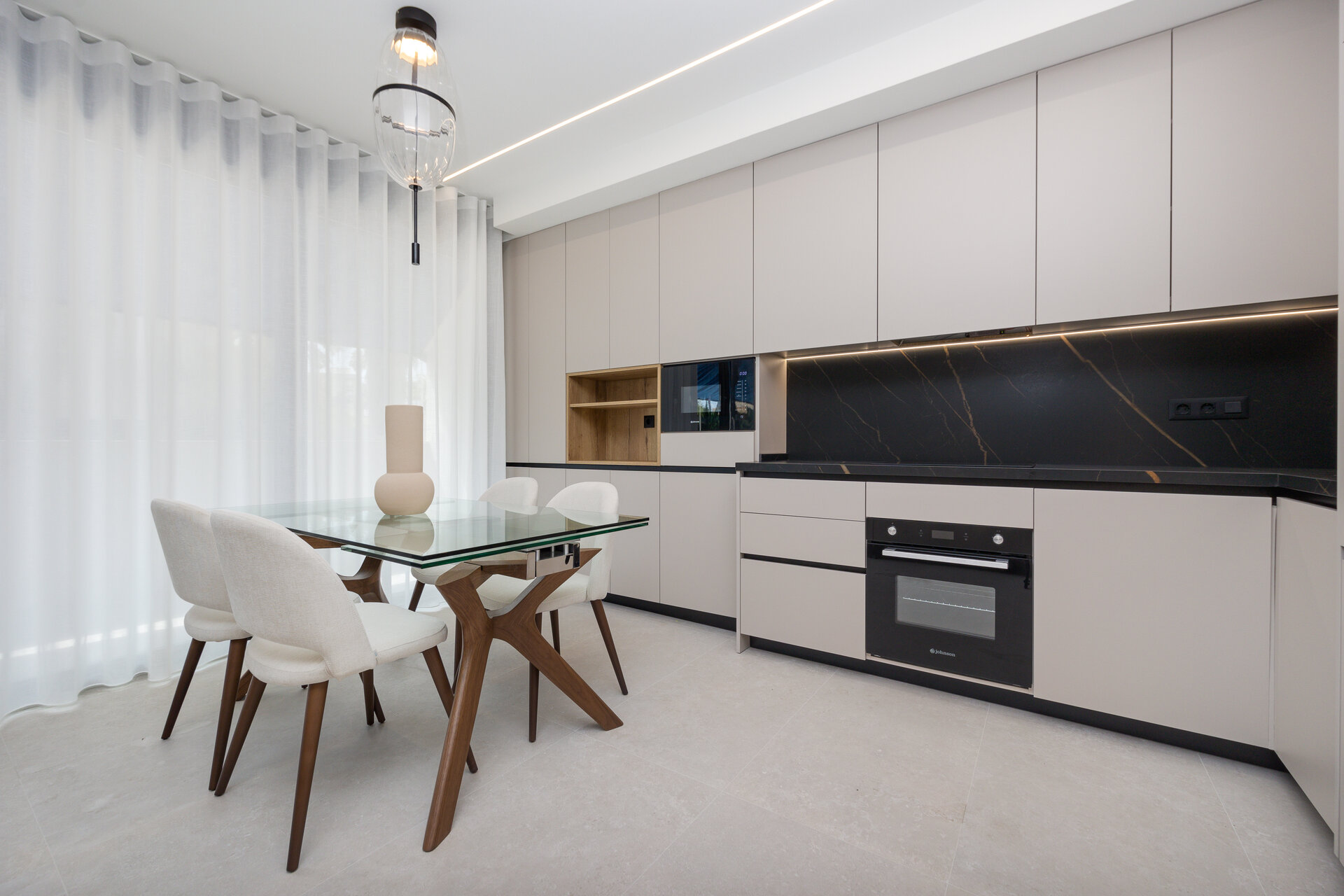 Dunara Resort — show home kitchen and dining area