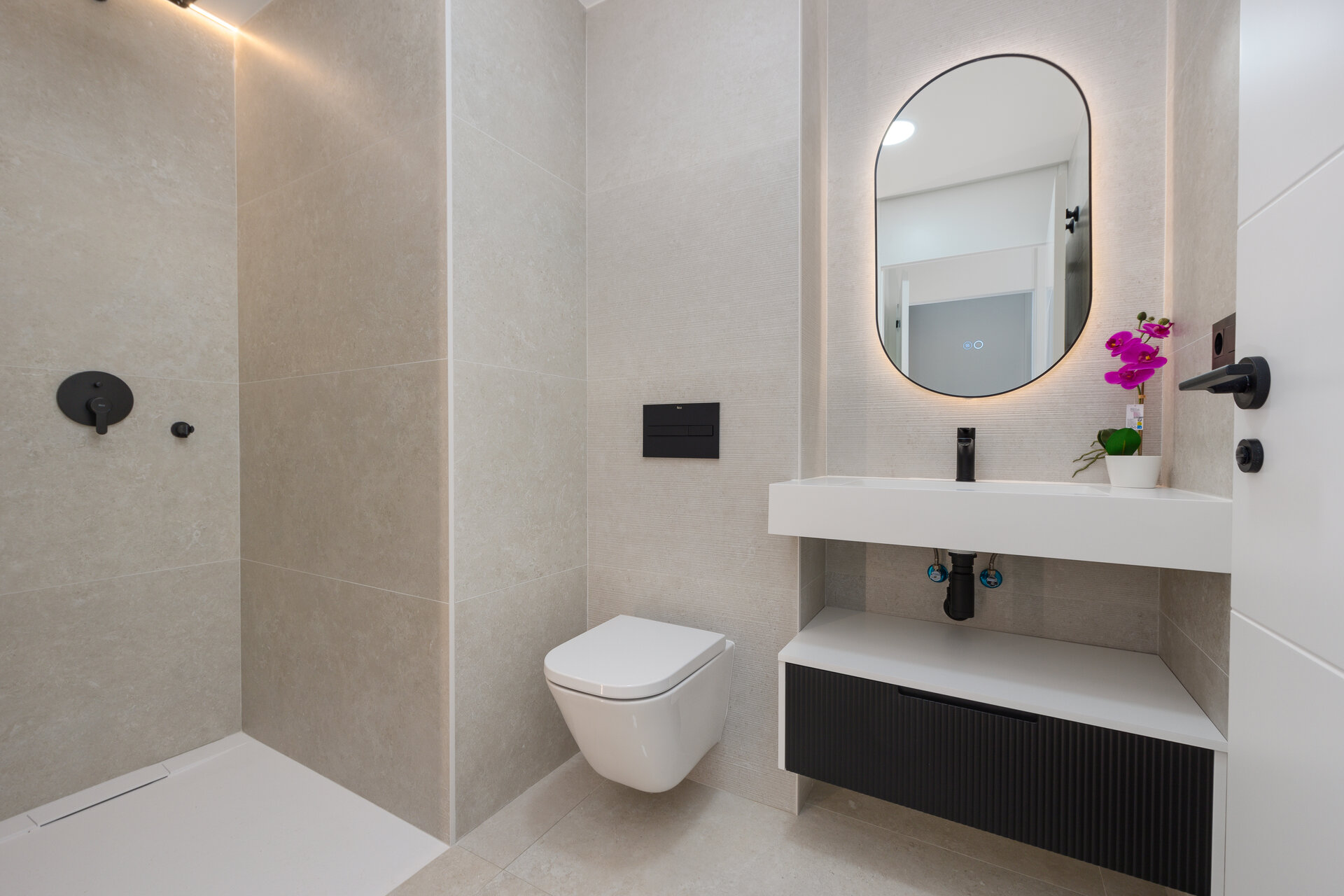Dunara Resort — show home main bathroom