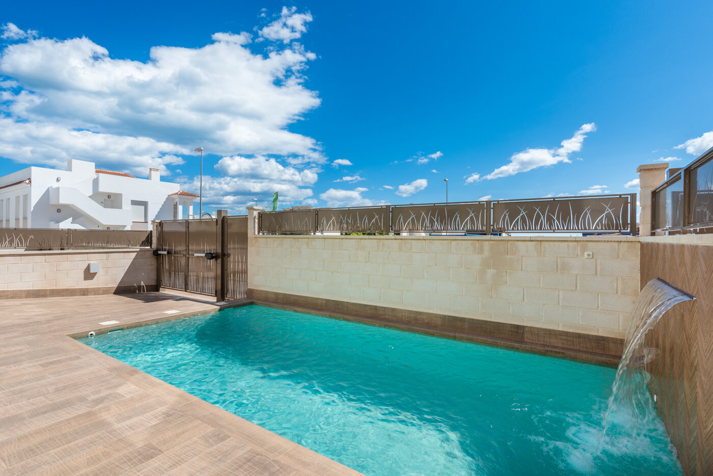 Residencial Laguna Azul — pool and terrace
