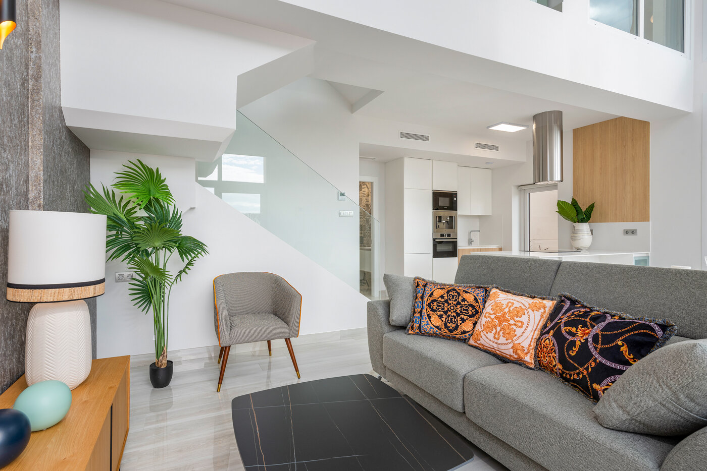 Residencial Laguna Azul — double-height living room