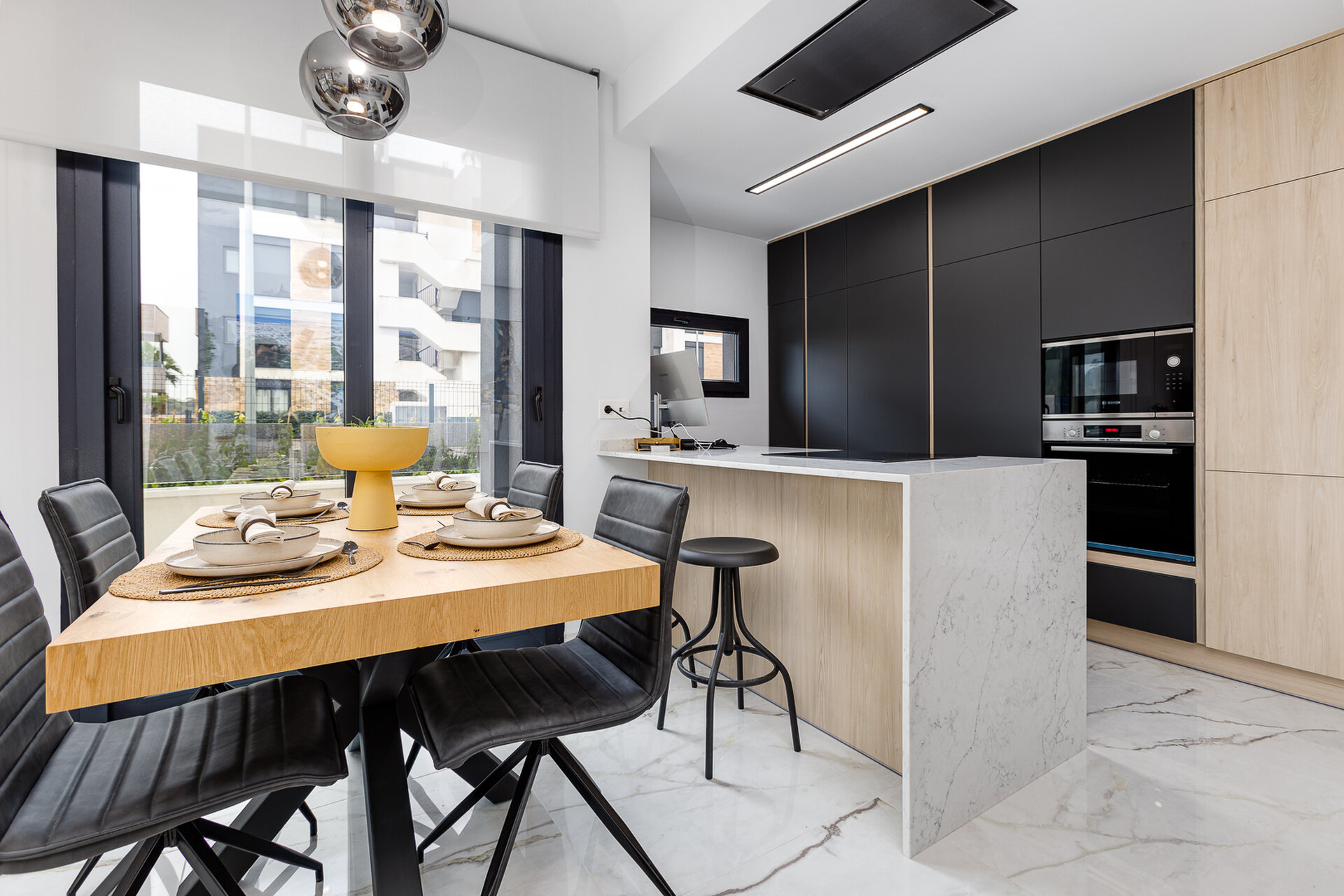 Lo Marabú Bungalows — dining and kitchen