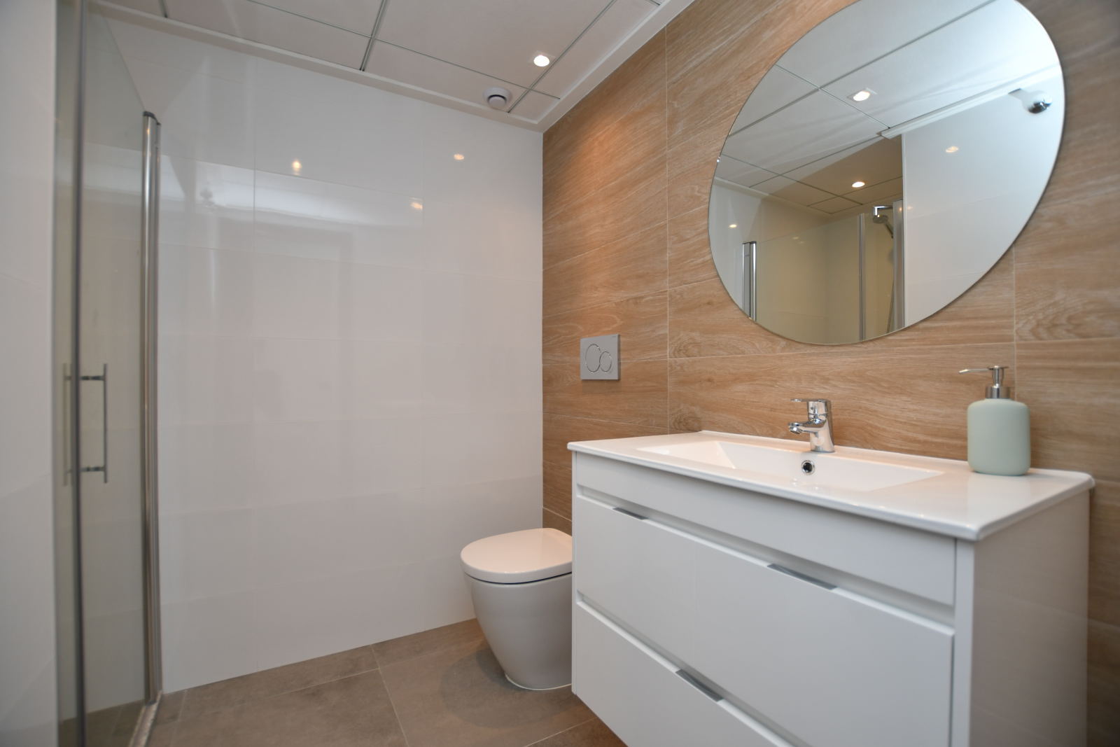 Bathroom — top floor