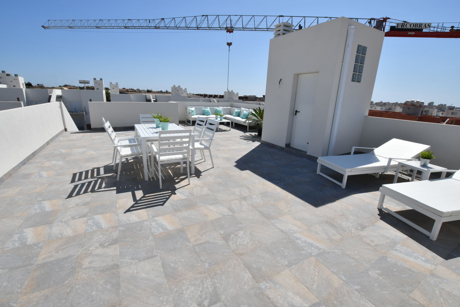 Solarium with outdoor dining