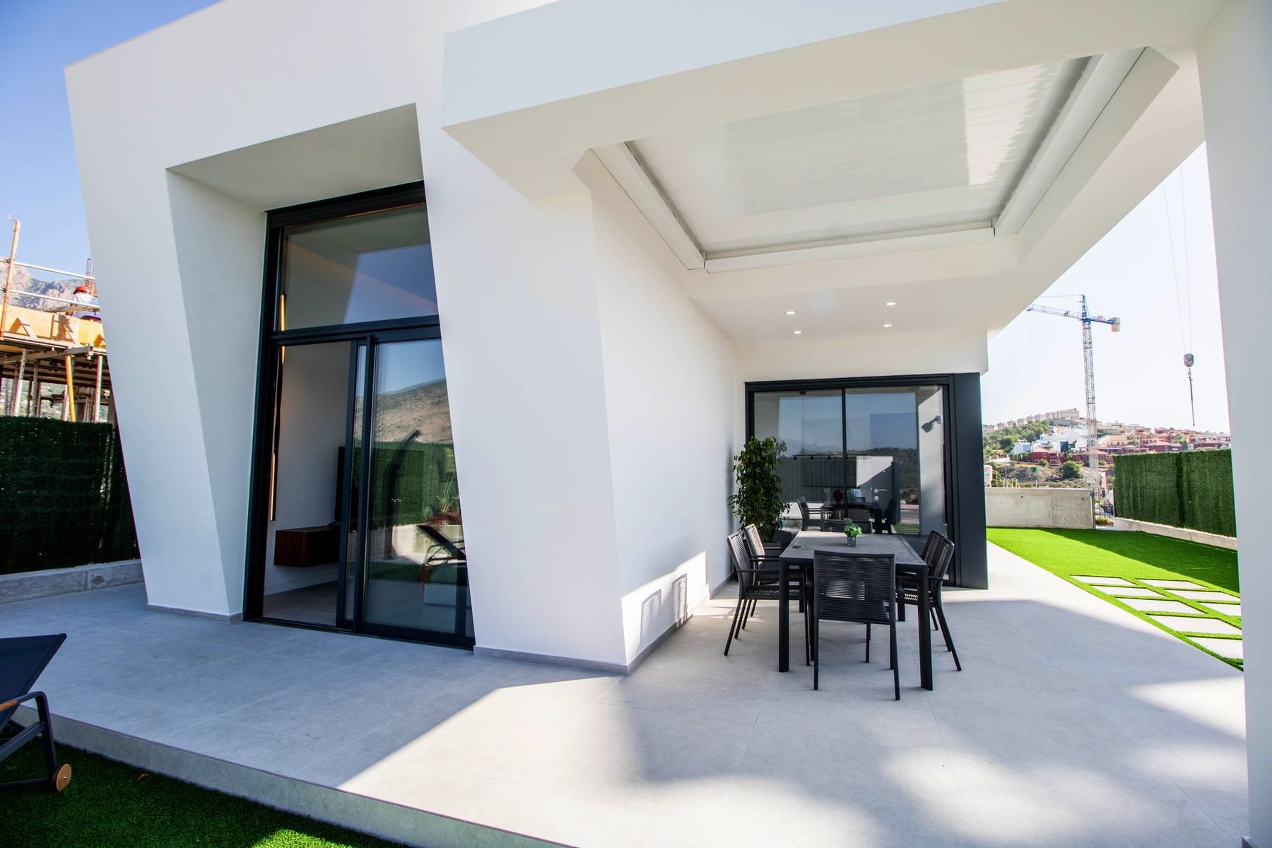 Covered terrace with outdoor dining