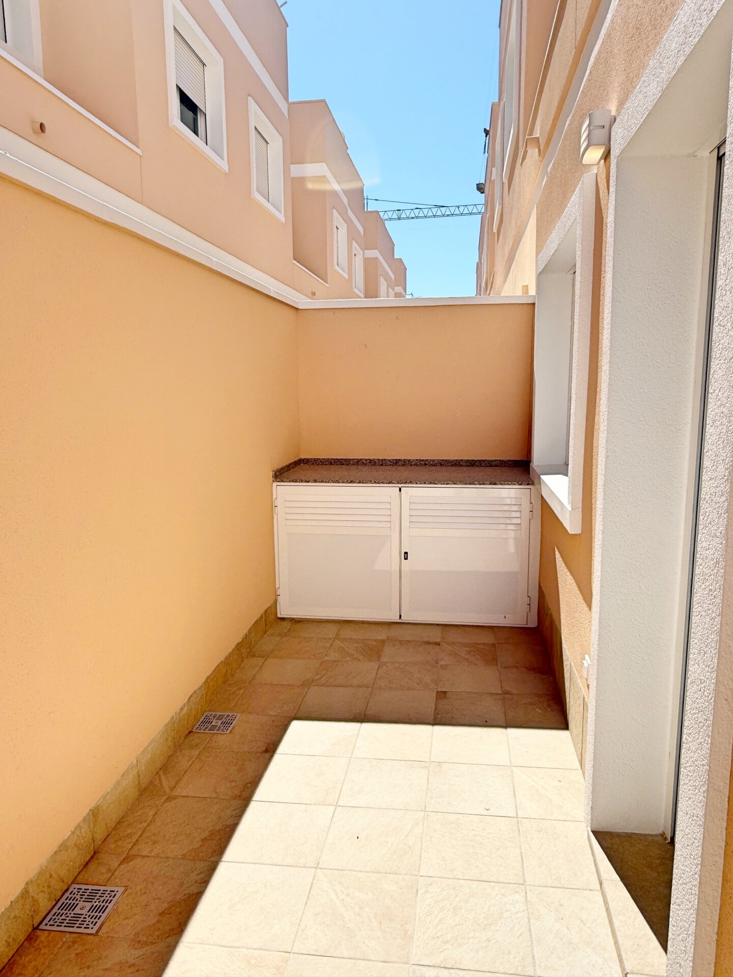 Townhouse showhouse — interior patio