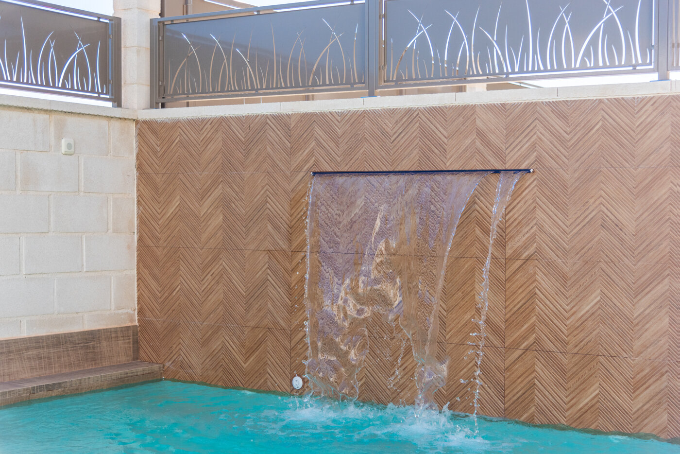 Residencial Laguna Azul — pool with waterfall