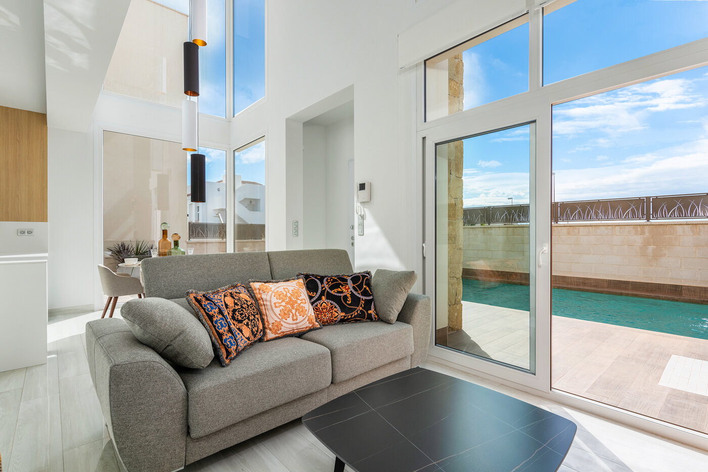 Residencial Laguna Azul — open living and kitchen