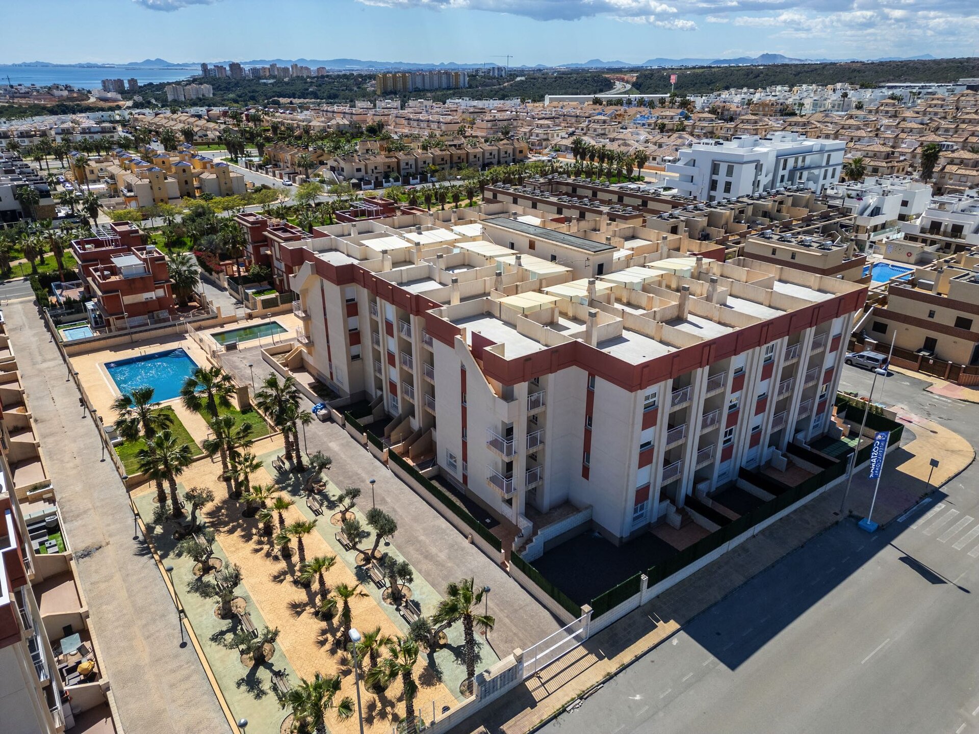 Perla del Mar — aerial view of the residential complex with pool, Lomas de Cabo Roig