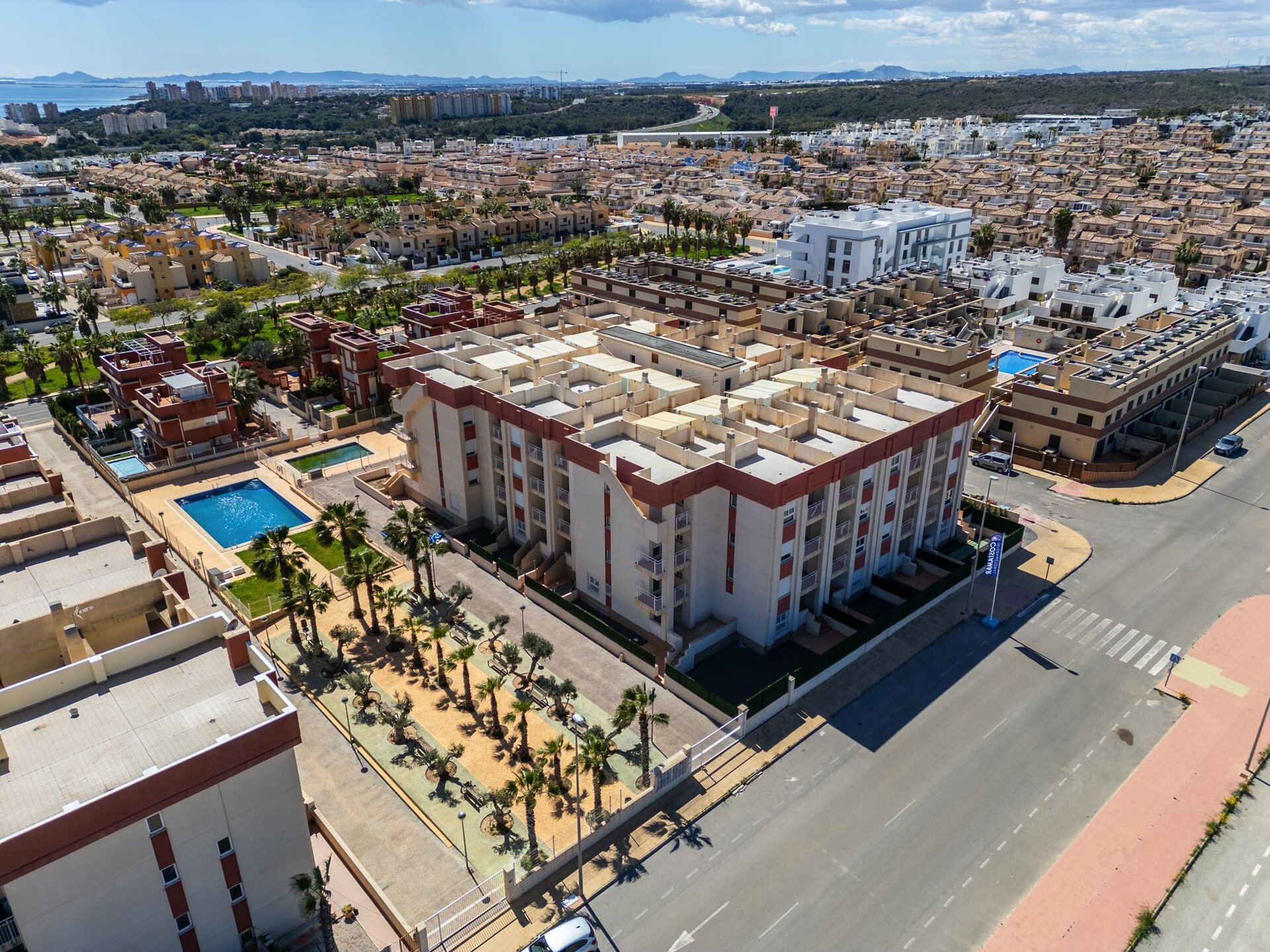 Perla del Mar — exterior view of the residential building