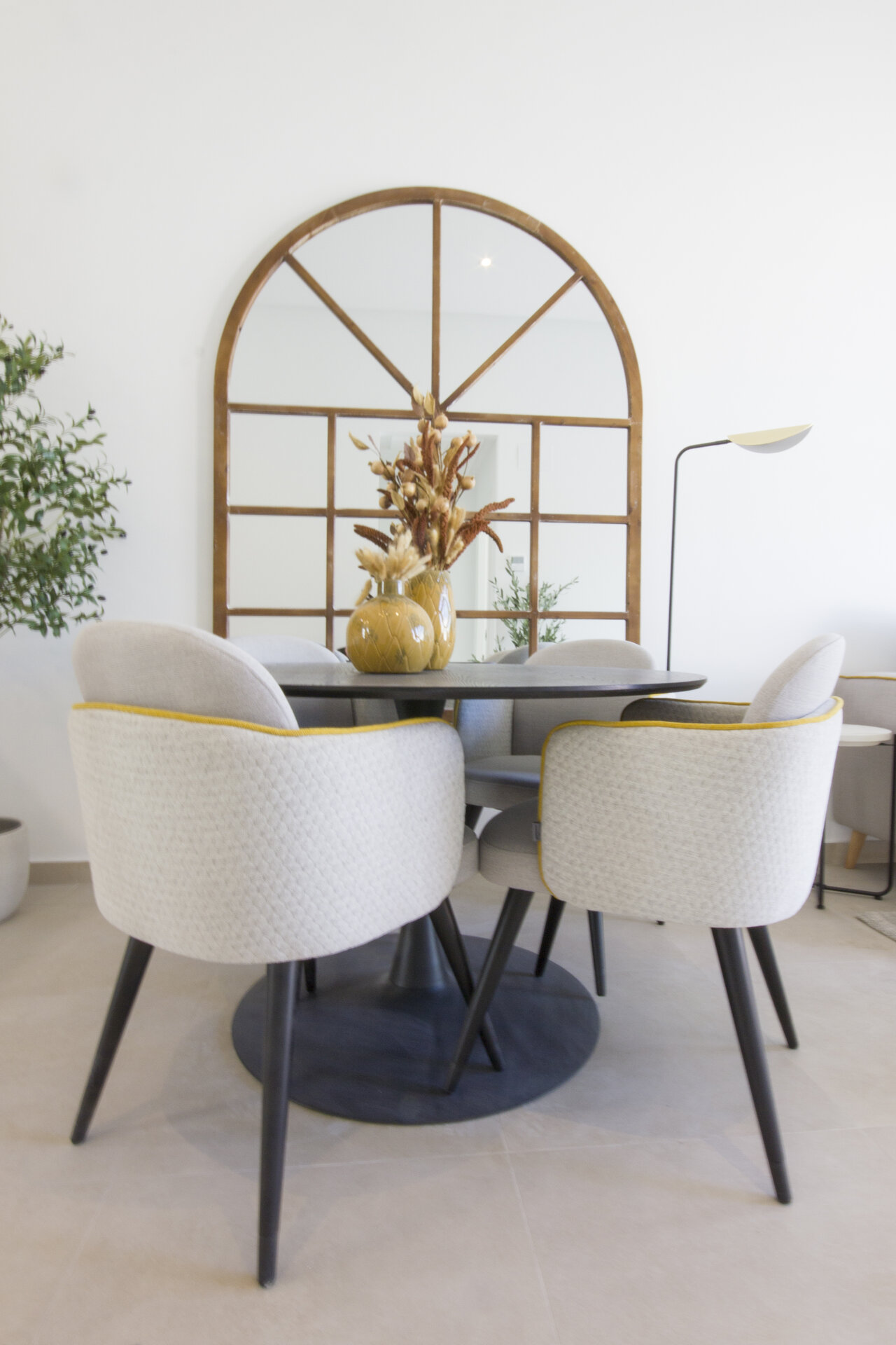 Residencial Saito — dining area, showhouse
