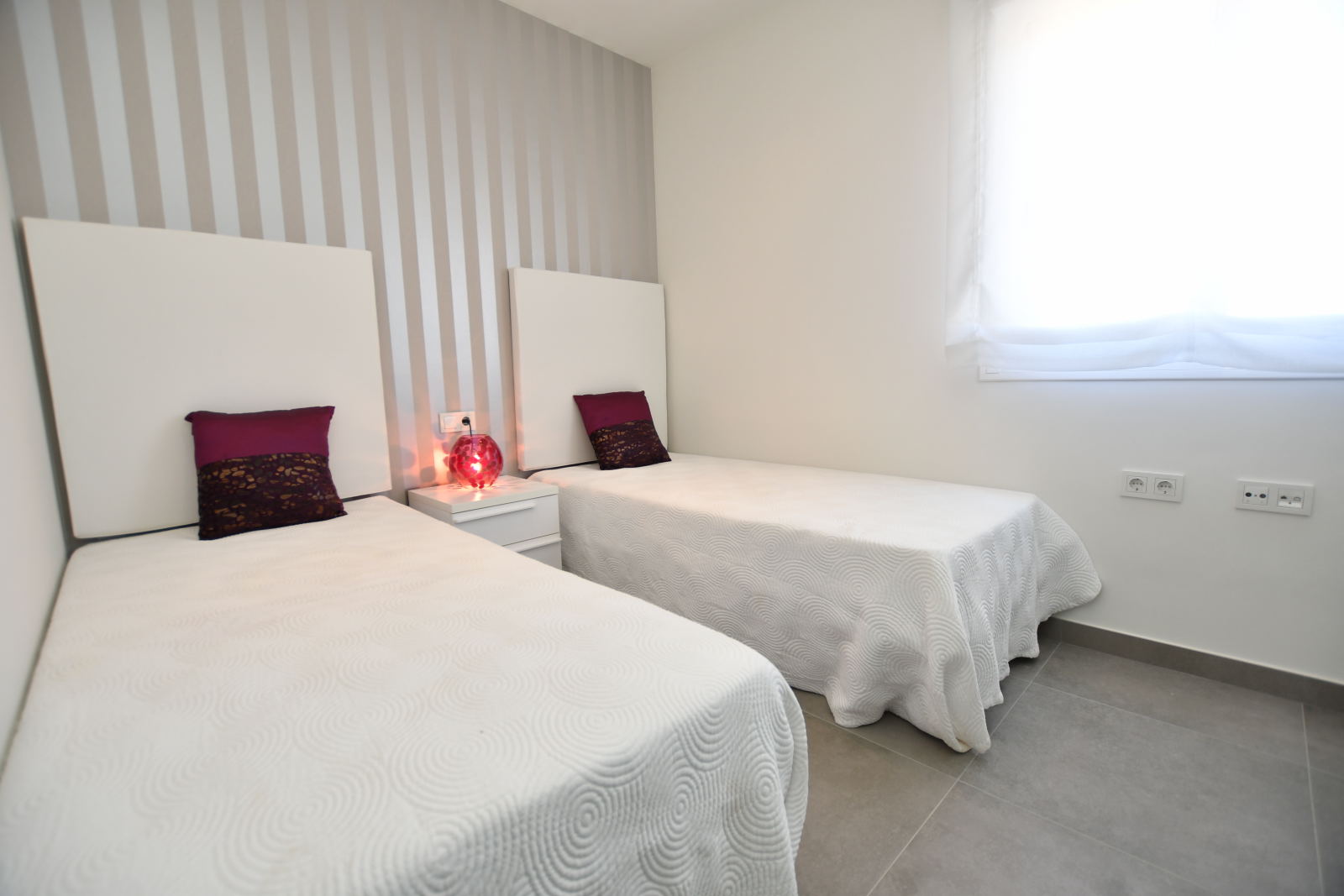 Twin bedroom — top floor