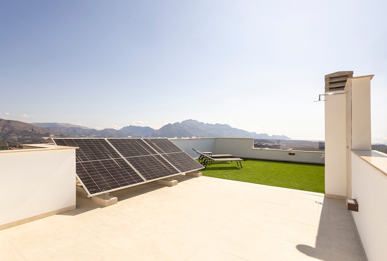 Solarium with mountain view
