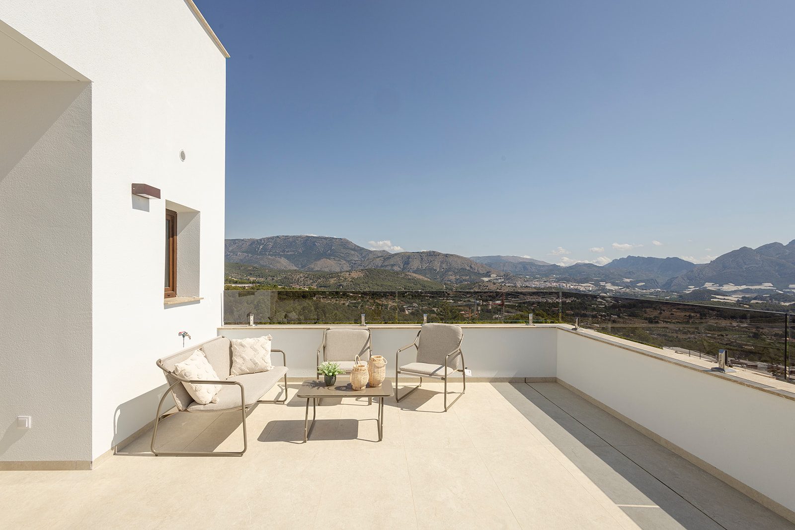 1st floor terrace lounge