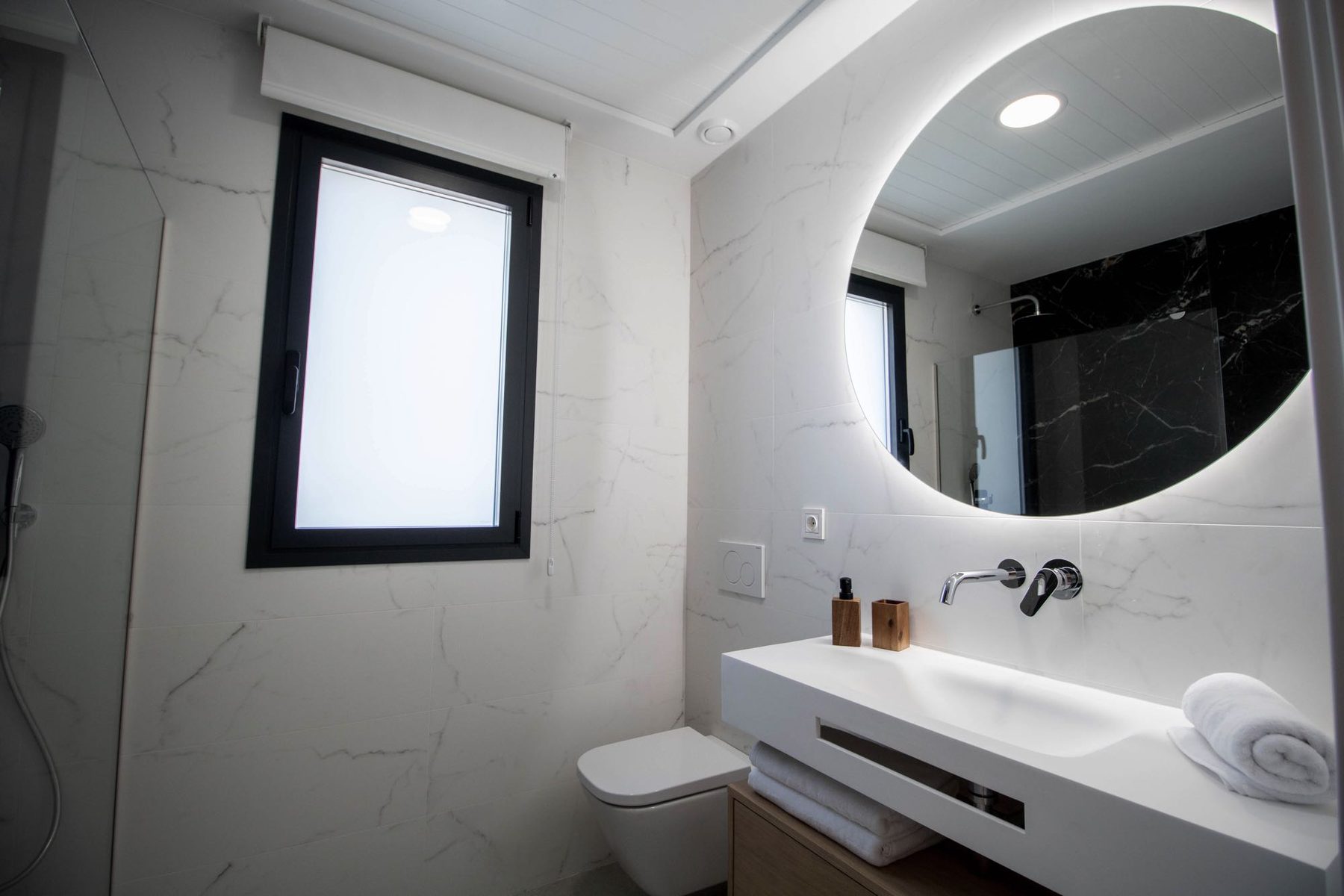 Bathroom with marble finish
