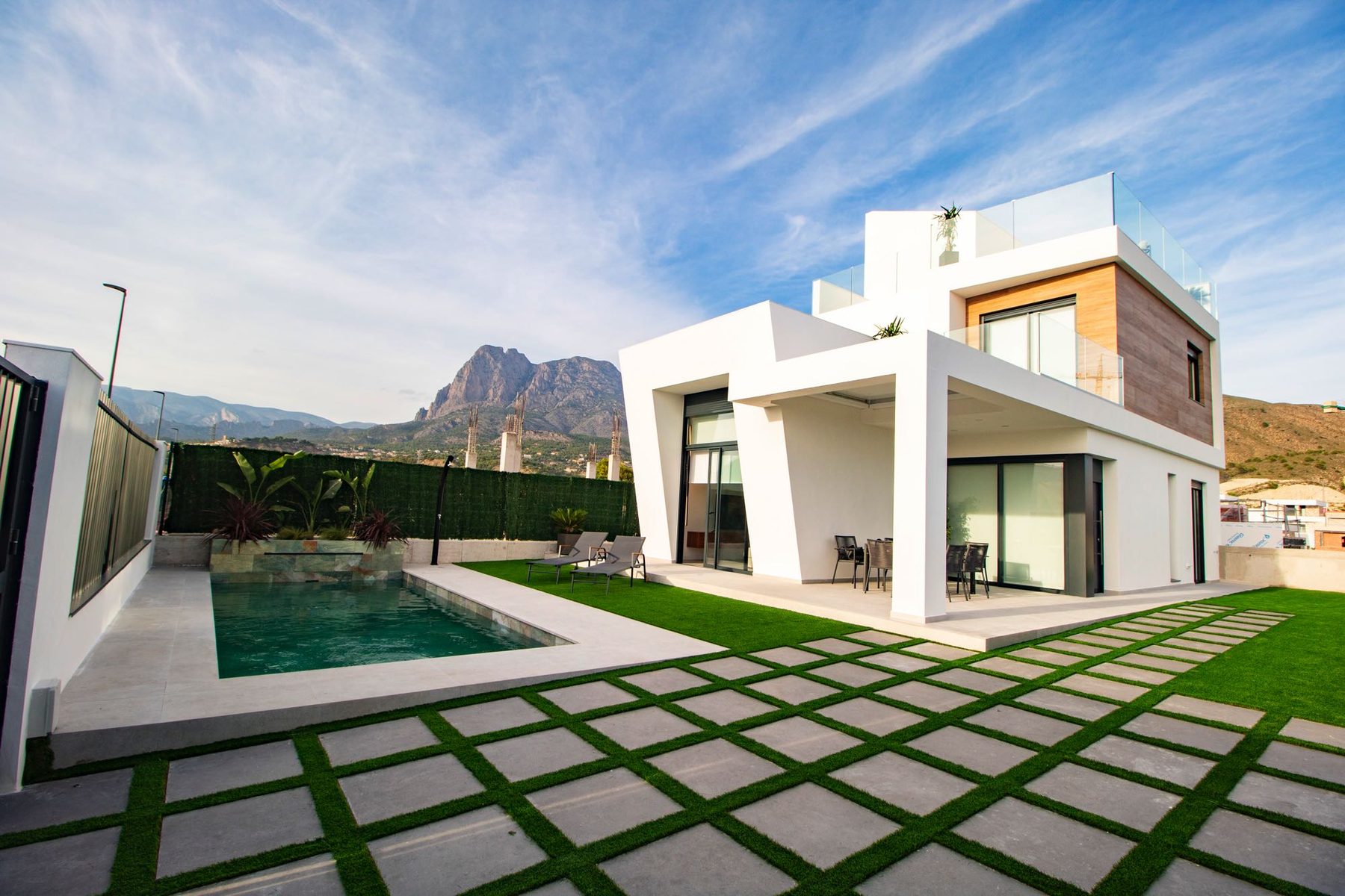 Villas Paula II — pool and mountain view