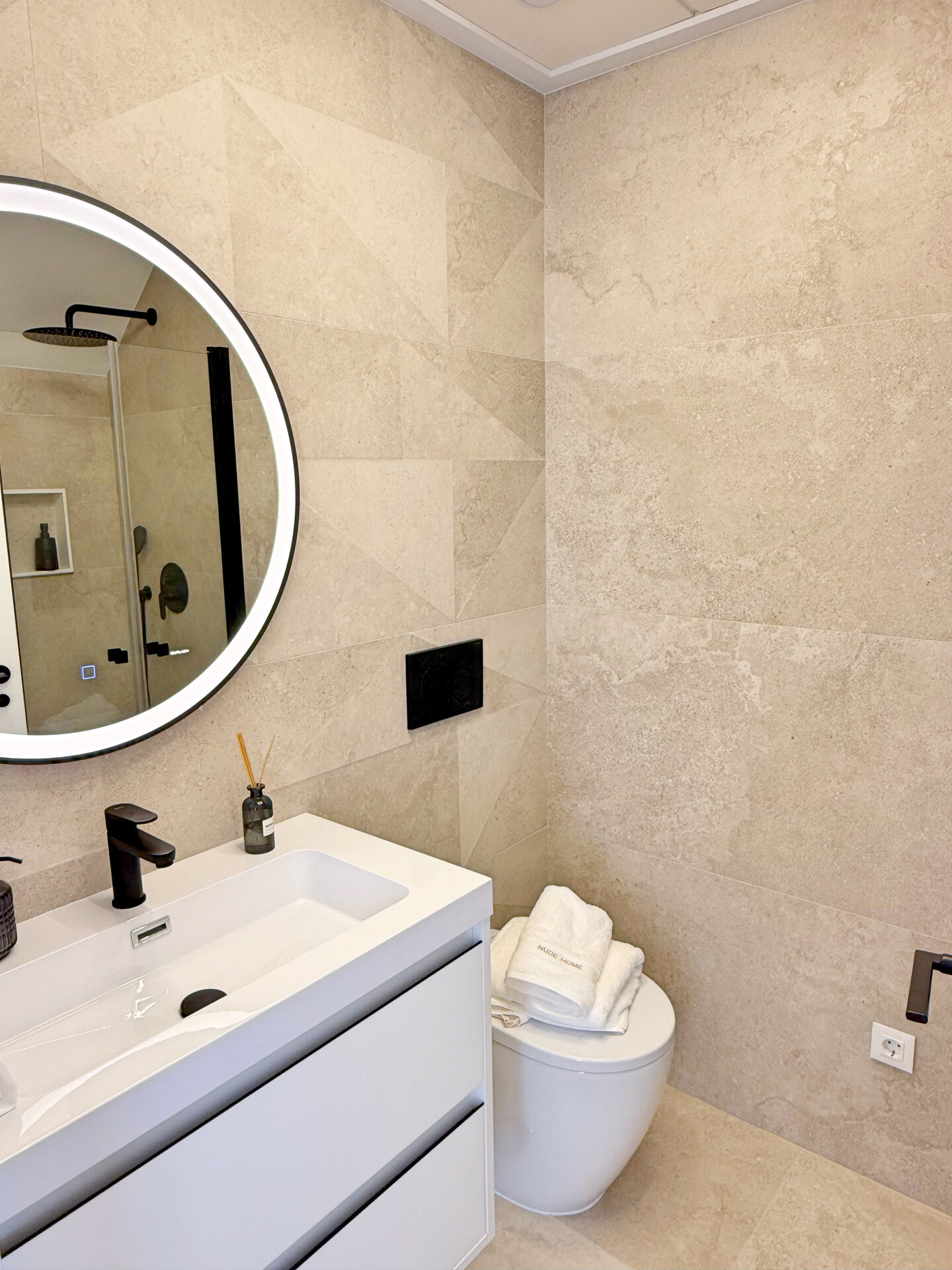 Townhouse showhouse — bathroom with vanity